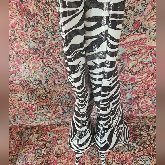 NEW Free People Vicenza Tokyo Zebra Stripe Patent Leather Knee High Heel Boots 7 - Picture 9 of 13